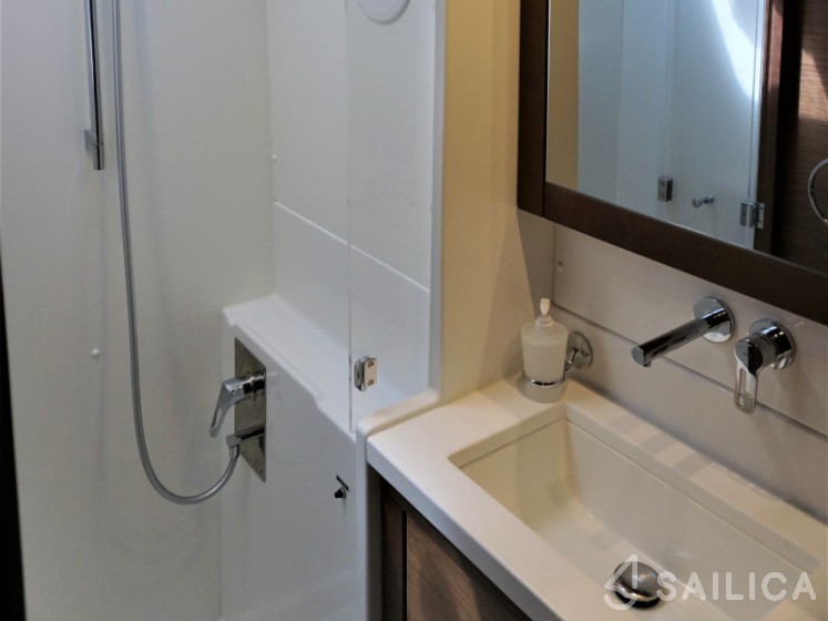 Lagoon 450 S - 4 + 2 cab. - Yacht Charter Sailica