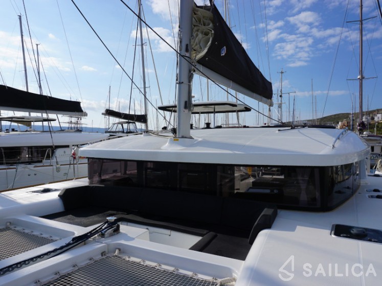 Lagoon 450 S - 4 + 2 cab. - Yacht Charter Sailica
