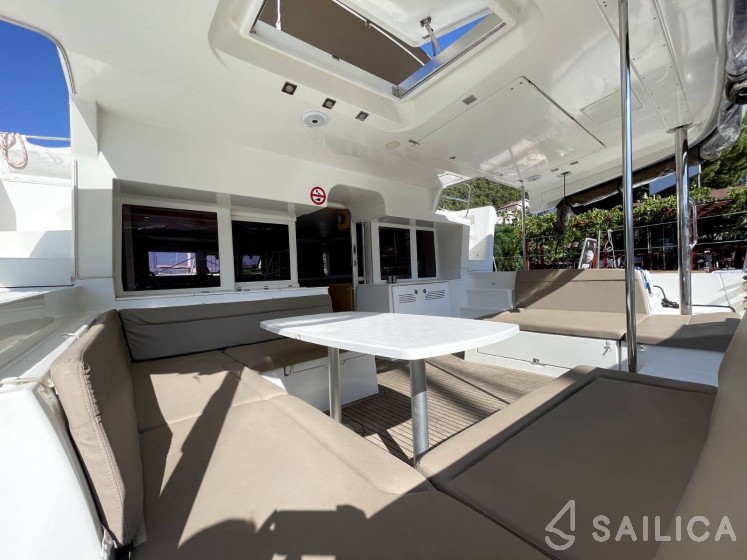 Lagoon 450  Flybridge - Yacht Charter Sailica