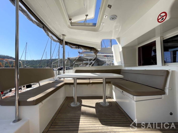 Lagoon 450  Flybridge - Yacht Charter Sailica