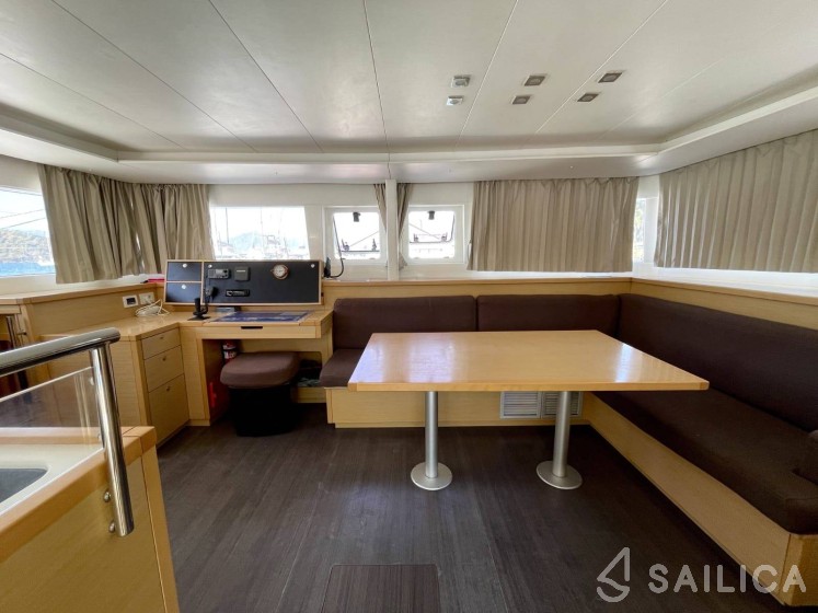 Lagoon 450  Flybridge - Yacht Charter Sailica