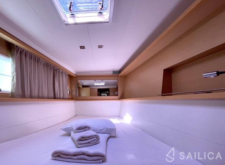 Lagoon 450  Flybridge - Yacht Charter Sailica