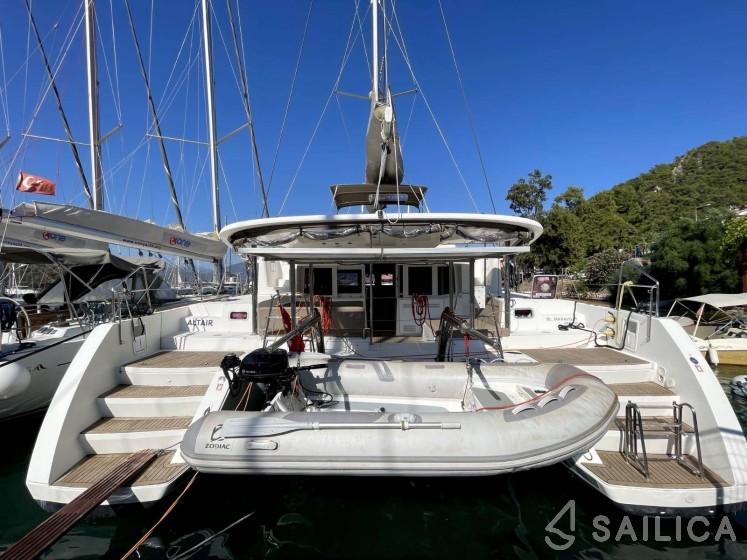 Lagoon 450  Flybridge - Yacht Charter Sailica