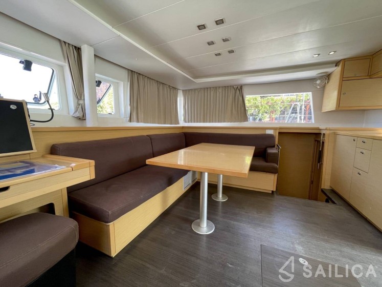Lagoon 450  Flybridge - Yacht Charter Sailica