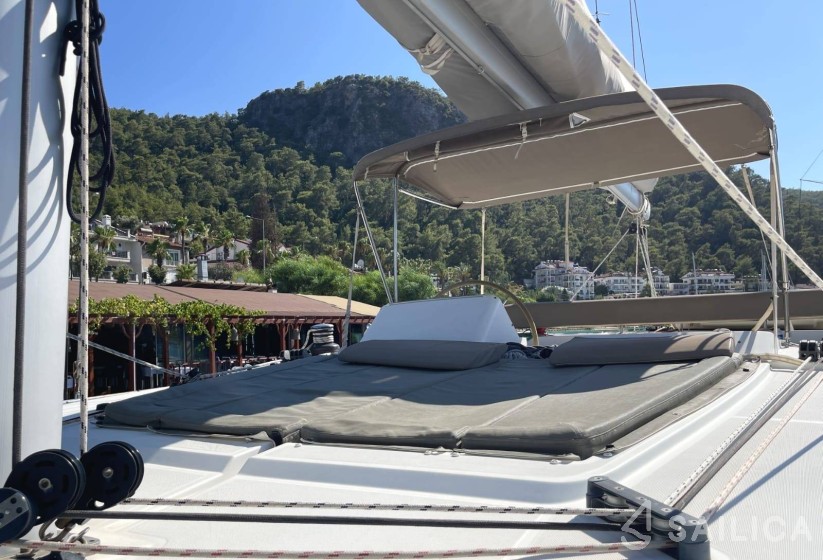 Lagoon 450  Flybridge - Yacht Charter Sailica