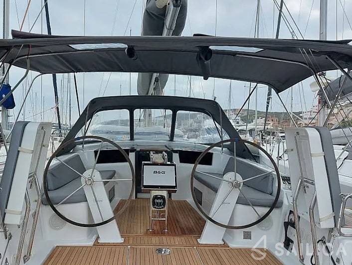 Hanse 418 - Yacht Charter Sailica