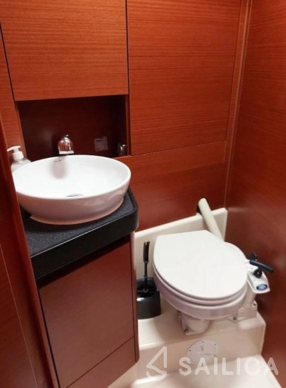 Hanse 418 - Yacht Charter Sailica