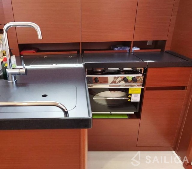 Hanse 418 - Yacht Charter Sailica