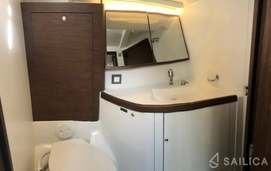 Oceanis 46.1 - Yacht Charter Sailica