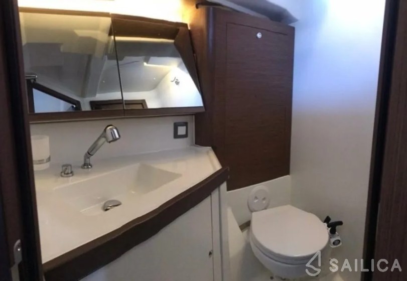 Oceanis 46.1 - Yacht Charter Sailica