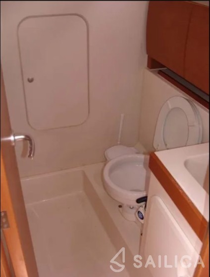 Hanse 325 - Yacht Charter Sailica