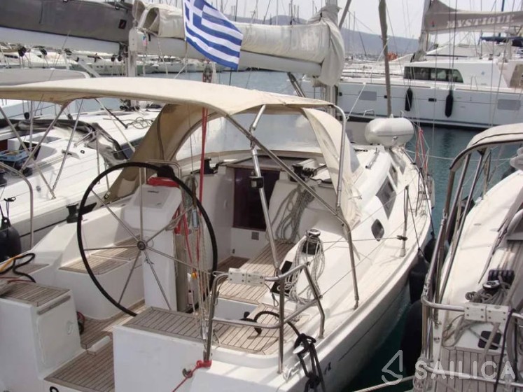Hanse 325 - Yacht Charter Sailica