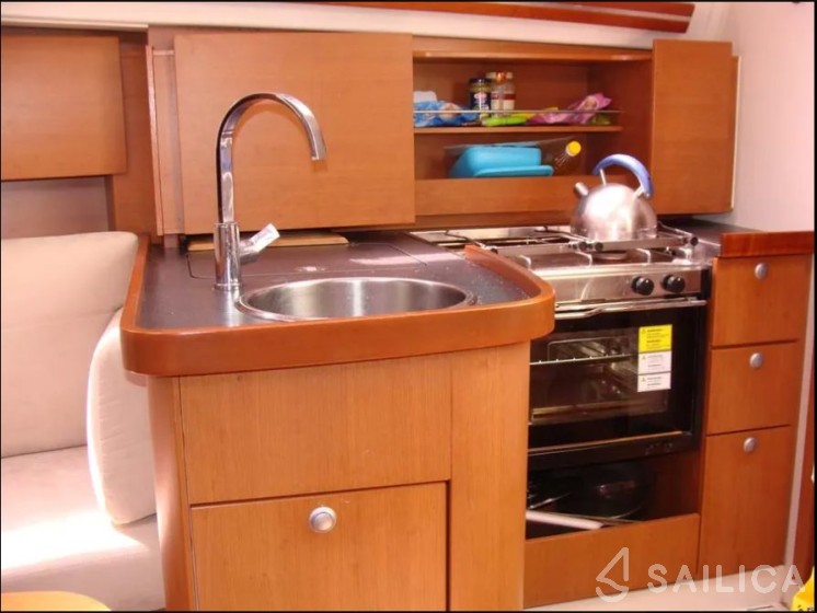 Hanse 325 - Yacht Charter Sailica