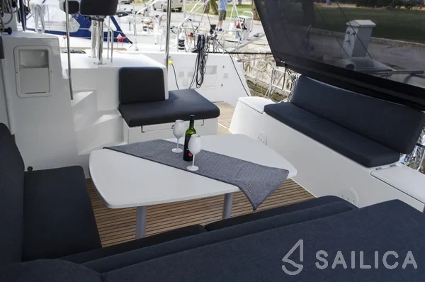 Lagoon 40 - Yacht Charter Sailica