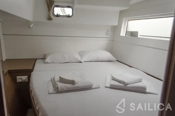 Lagoon 40 - Yacht Charter Sailica