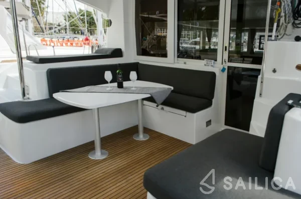 Lagoon 40 - Yacht Charter Sailica