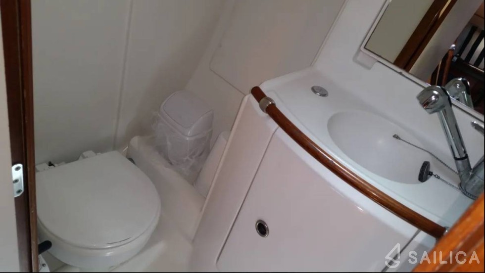 Oceanis 41.1 - Yacht Charter Sailica