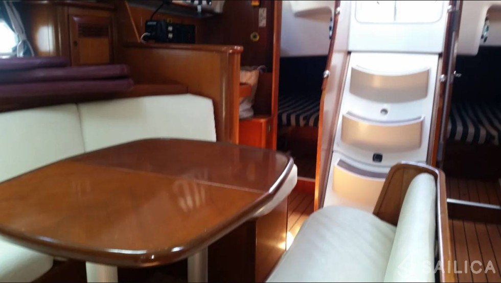 Oceanis 41.1 - Yacht Charter Sailica