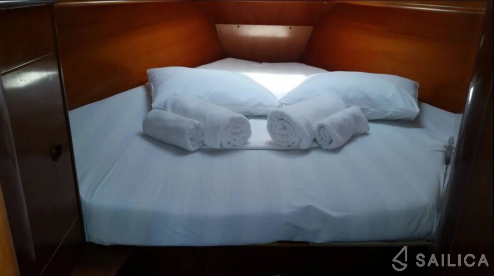 Oceanis 41.1 - Yacht Charter Sailica