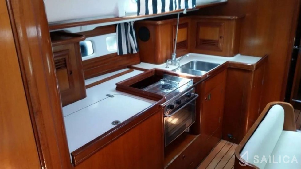 Oceanis 41.1 - Yacht Charter Sailica