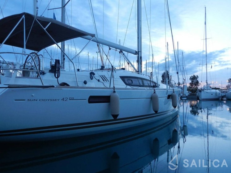 Sun Odyssey 42 DS - Yacht Charter Sailica