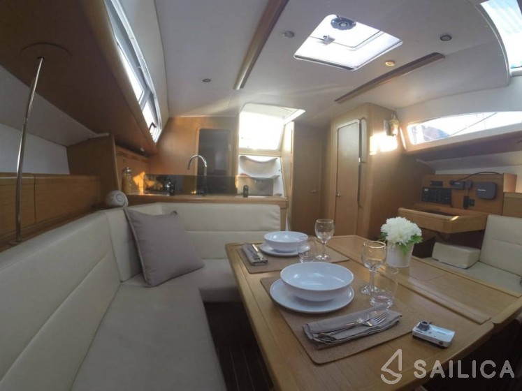 Sun Odyssey 42 DS - Yacht Charter Sailica
