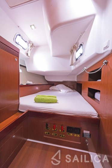 Oceanis 50 - Yacht Charter Sailica