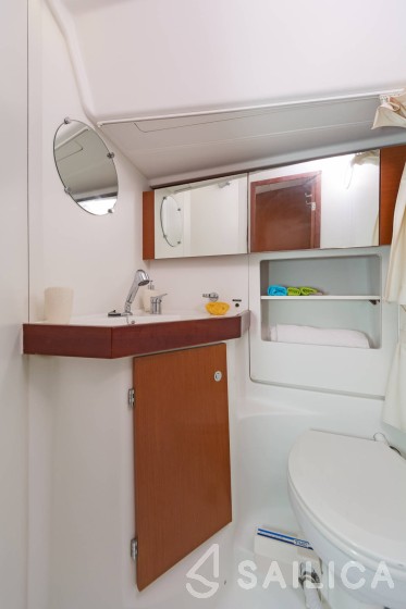 Oceanis 50 - Yacht Charter Sailica