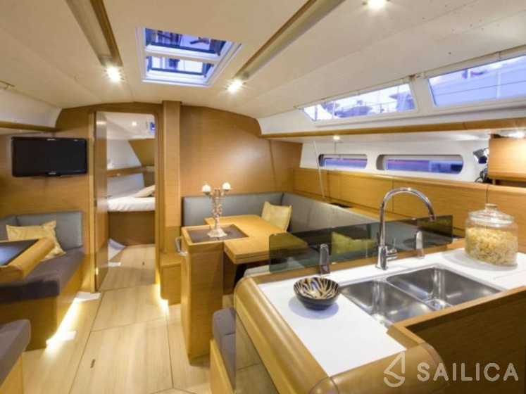 Sun Odyssey 409 - Yacht Charter Sailica