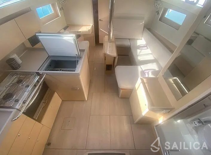 Oceanis 41.1 - Yacht Charter Sailica