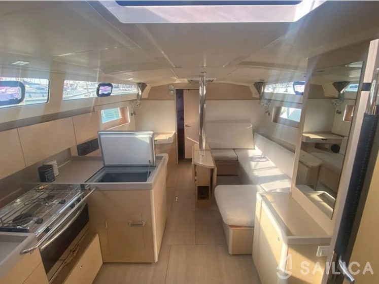 Oceanis 41.1 - Yacht Charter Sailica