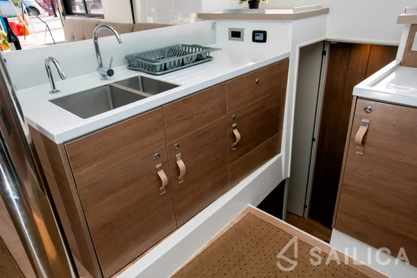 Bali 4.2 - Yacht Charter Sailica