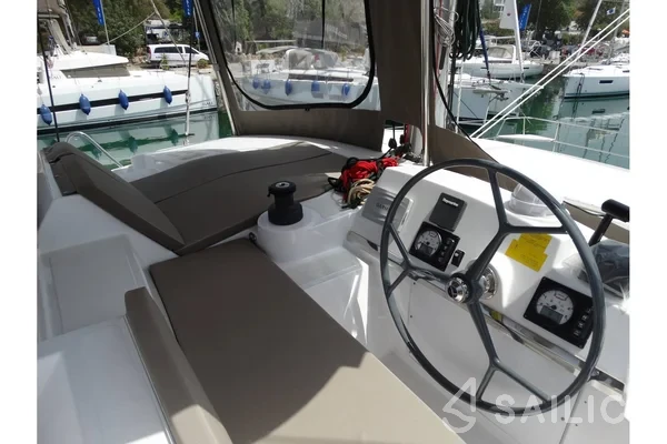 Bali 4.1 - Yacht Charter Sailica