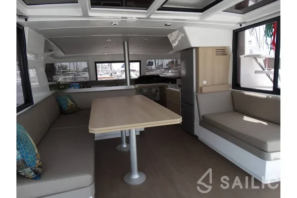 Bali 4.1 - Yacht Charter Sailica