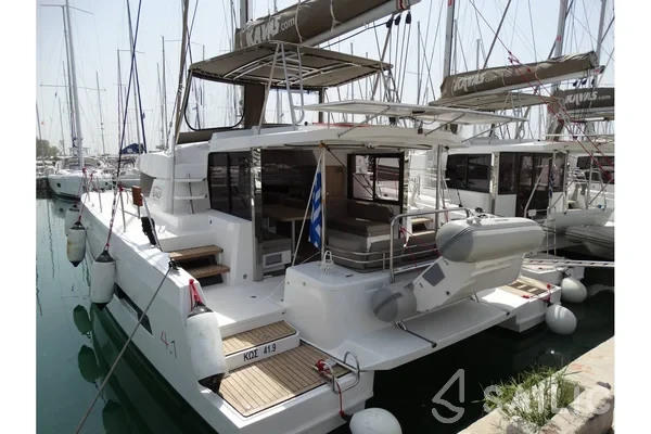 Bali 4.1 - Yacht Charter Sailica
