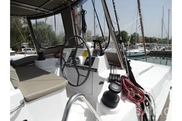 Bali 4.1 - Yacht Charter Sailica