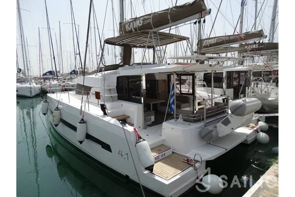 Bali 4.1 - Yacht Charter Sailica