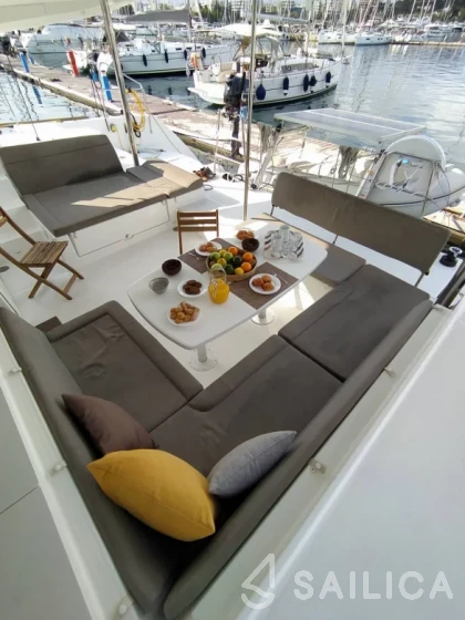 Lagoon 450  Flybridge - Yacht Charter Sailica