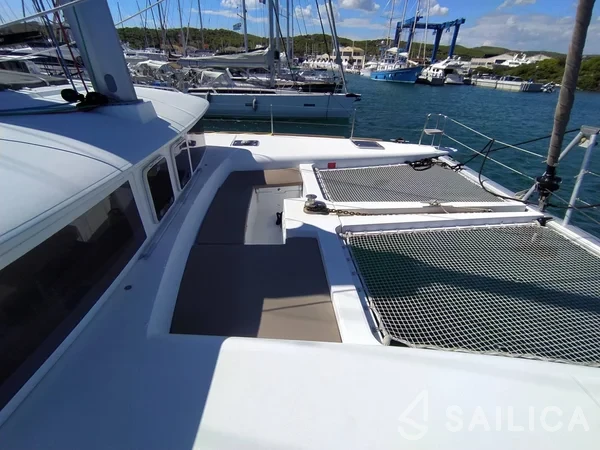 Lagoon 450  Flybridge - Yacht Charter Sailica