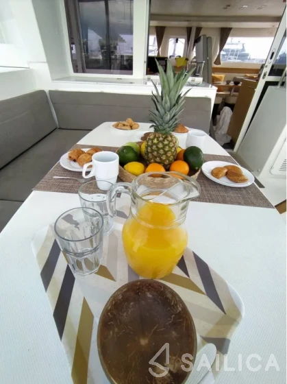 Lagoon 450  Flybridge - Yacht Charter Sailica