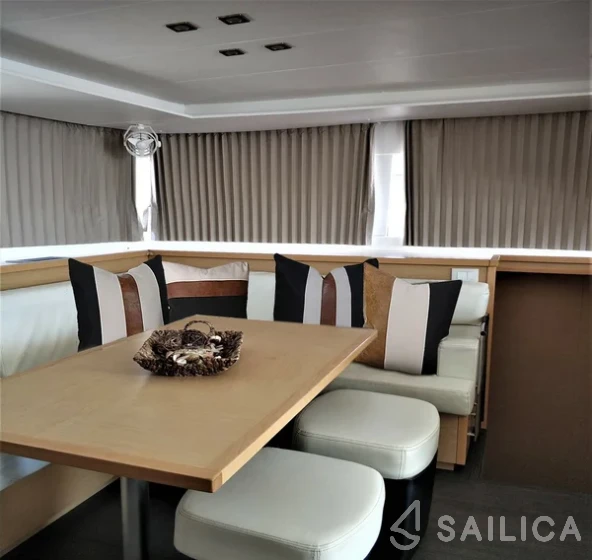 Lagoon 450  Flybridge - Yacht Charter Sailica