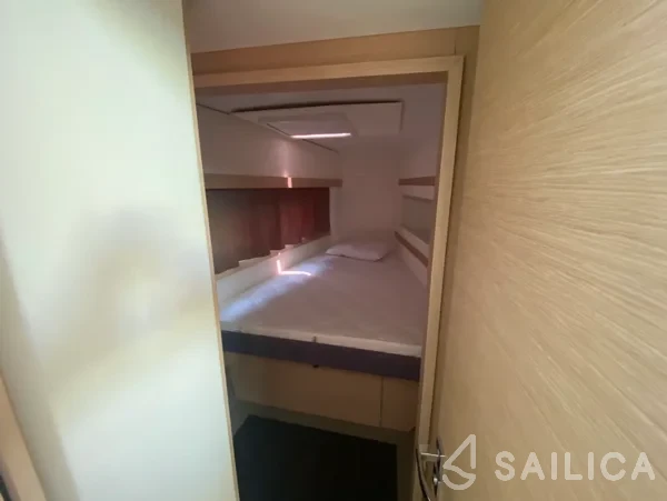 Isla 40 - Yacht Charter Sailica