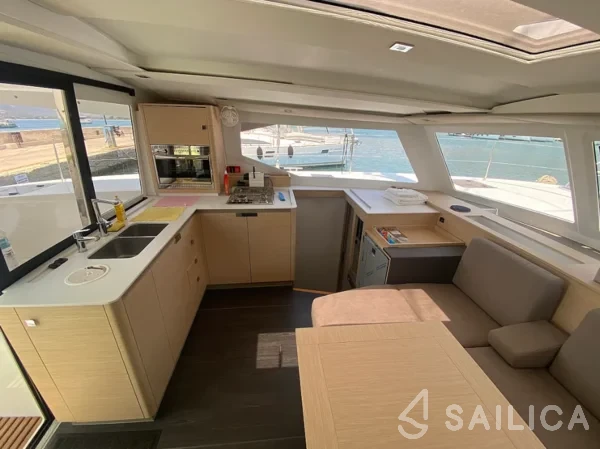 Isla 40 - Yacht Charter Sailica