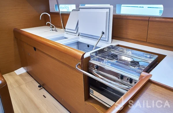 Sun Odyssey 519 - Yacht Charter Sailica