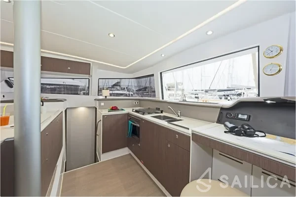 Bali 4.1 - Yacht Charter Sailica