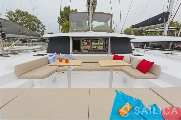 Bali 4.1 - Yacht Charter Sailica