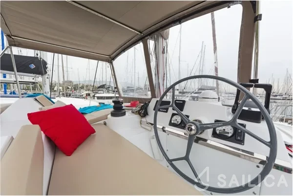 Bali 4.1 - Yacht Charter Sailica