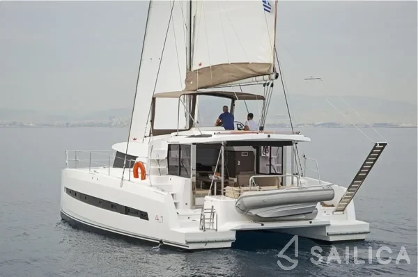 Bali 4.1 - Yacht Charter Sailica