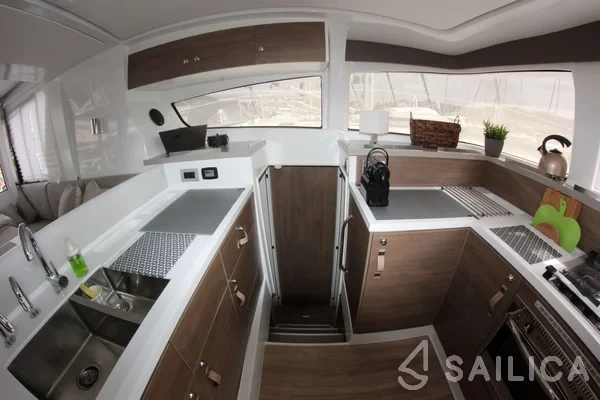 Bali 4.2 - Yacht Charter Sailica