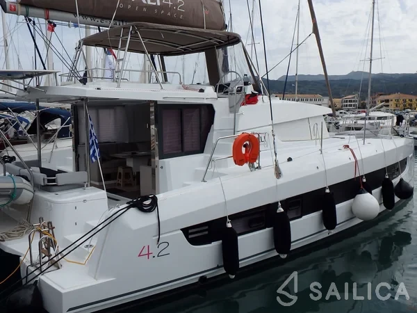 Bali 4.2 - Yacht Charter Sailica